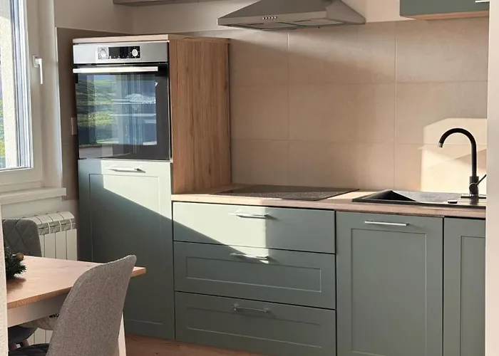 Riverside * Σρέμσκα Μιτρόβιτσα